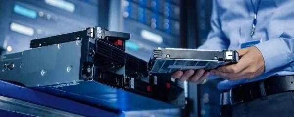 Neuer oder rezertifizierter Server - welchen wählen?