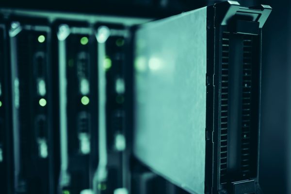 Disk-Array oder einfach ein paar Festplatten im Server? Wann und warum lohnt es sich?