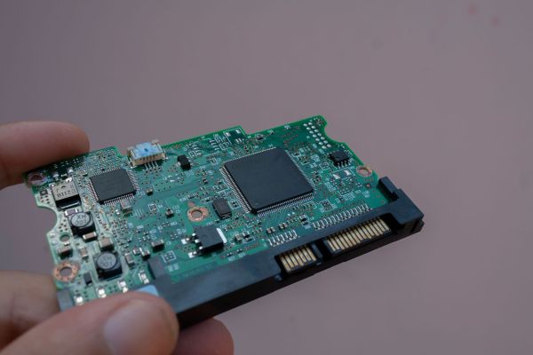SSD vs HDD – welche Festplatte für ein Disk-Array im Server wählen?