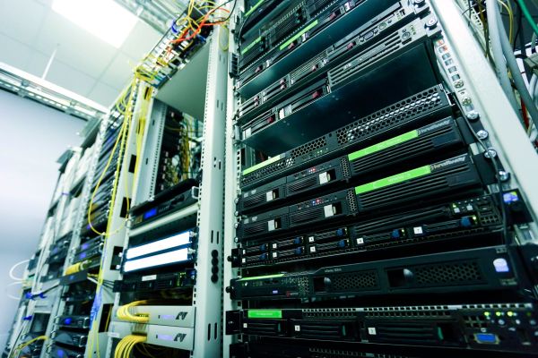 What is a company server – how does it work and how is it different from web hosting?