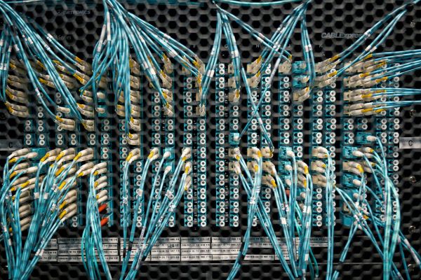 NAS-Server oder Unternehmensserver – worin unterscheiden sie sich und wann ist welcher die richtige Wahl?