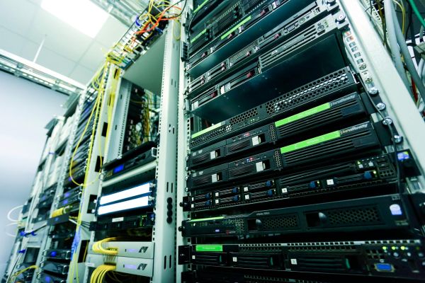 How to calculate TCO for an AI server – new vs recertified?